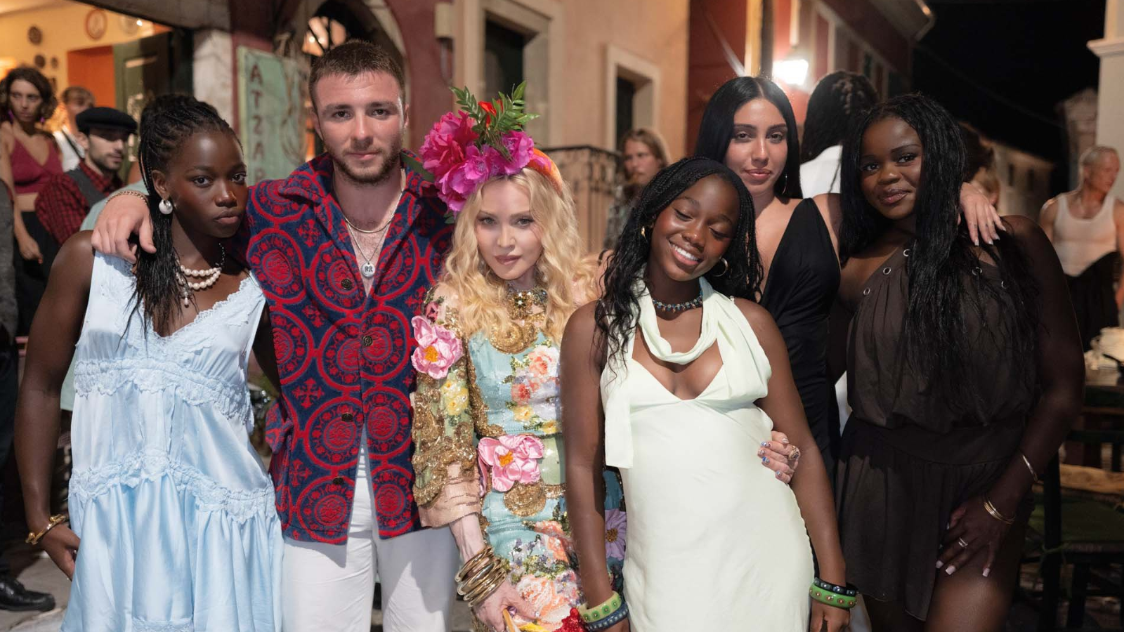 Madonna celebra sus 68 años rodeada de su familia en Grecia