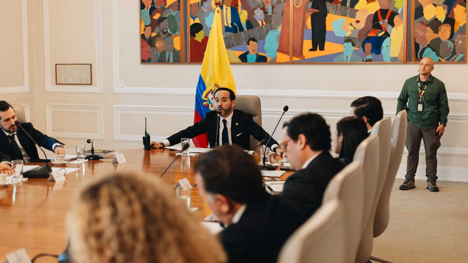 Gobierno  anuncia compra de cartera para agilizar salud