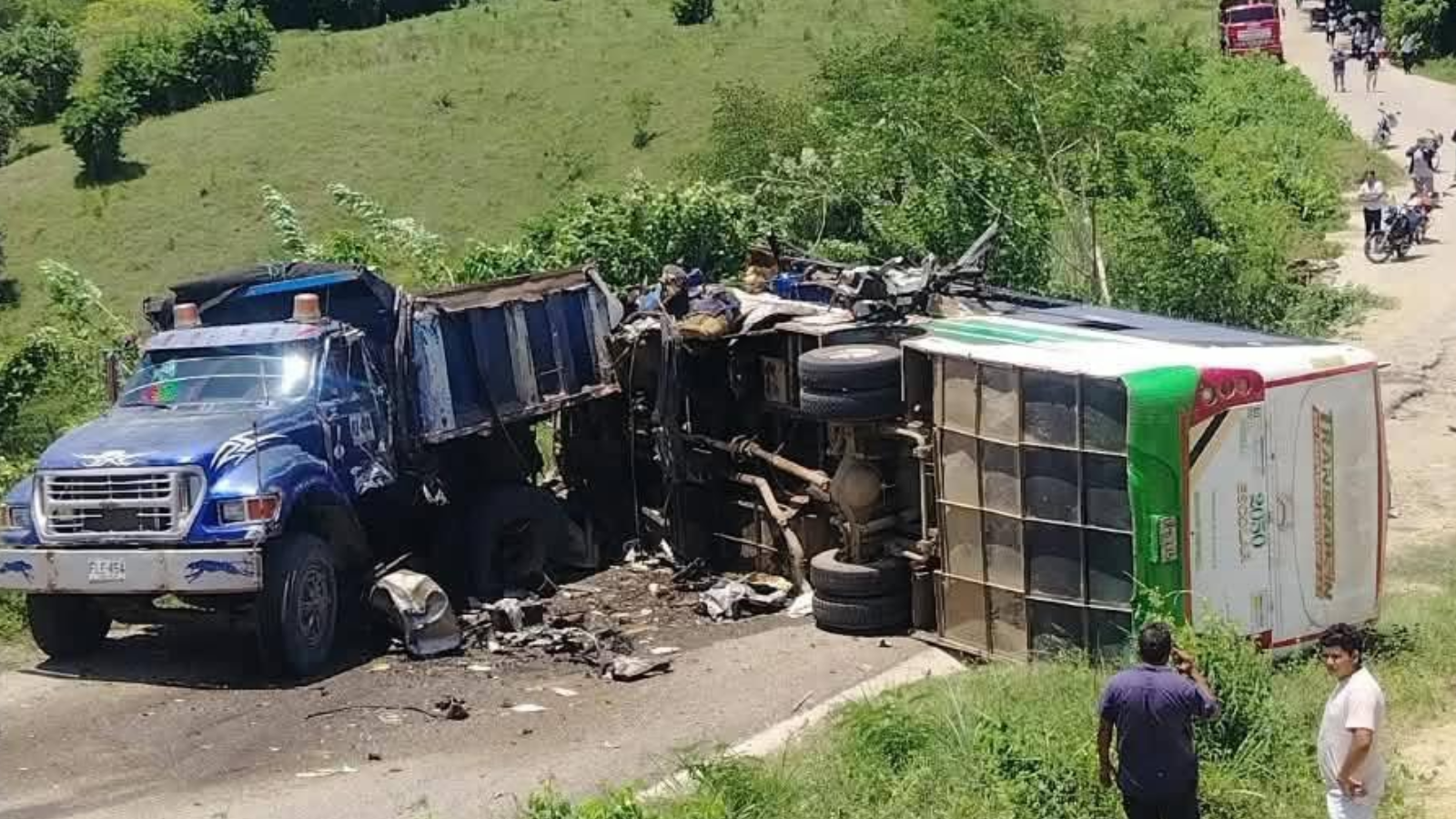 Accidente de ruta escolar deja dos muertos
