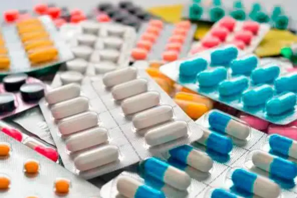 Gobierno fija plazo máximo de 48 horas para entrega de medicamentos pendientes