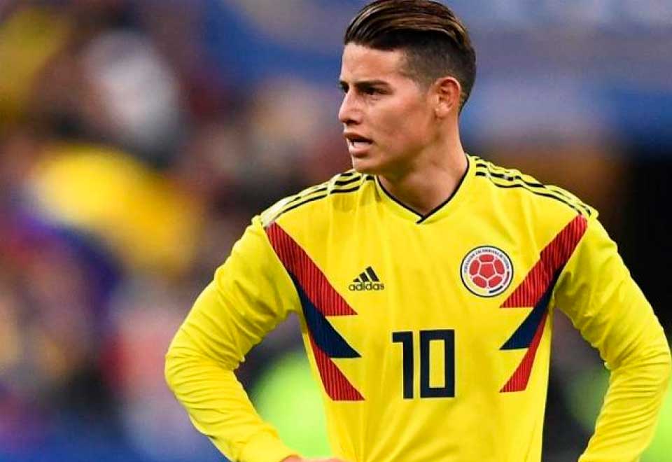 [Video] James se bajó de la camioneta y se tomó fotos con un niño en Barranquilla