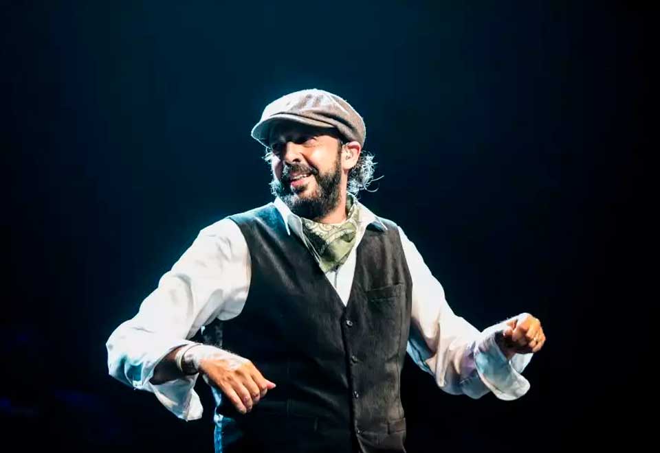 [Video] Mire a Juan Luis Guerra tocando un instrumento