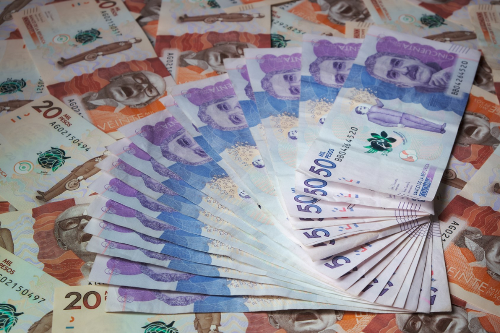 Golpe al bolsillo: nuevos impuestos y alerta empresarial