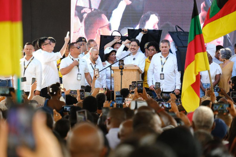 Iván Cepeda lidera intención de voto presidencial, según Invamer