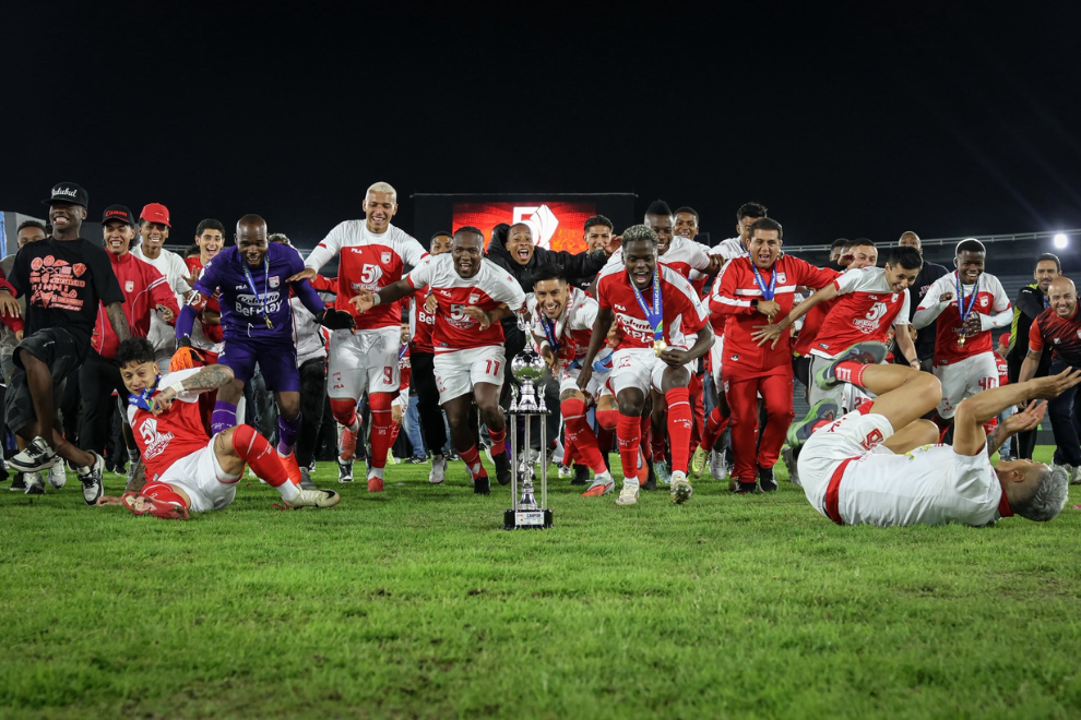 Santa Fe manda en la Superliga y alcanza un nuevo hito en el fútbol colombiano