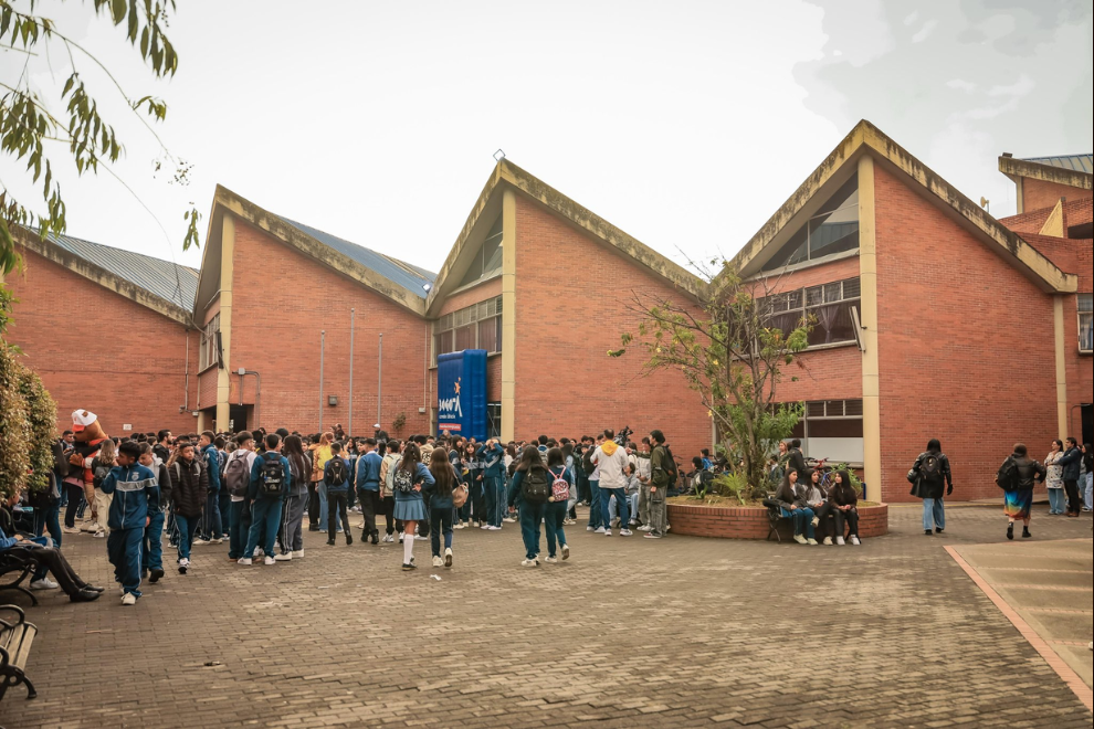 Bogotá inició clases 2026 con 680 mil estudiantes en colegios públicos