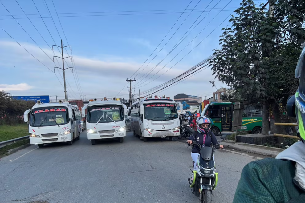 Manifestación de conductores intermunicipales paraliza la calle 13