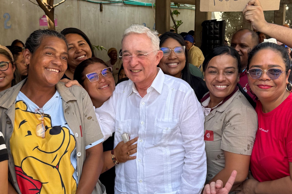 Uribe acusa a Iván Cepeda de promover “nuevo paramilitarismo” con guardias campesinas