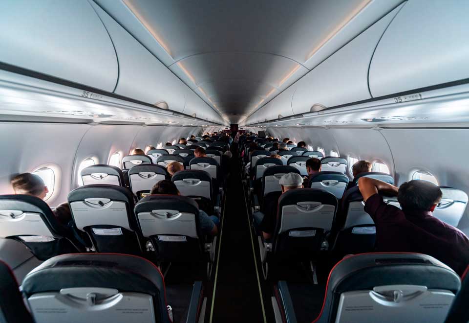 ¡Pelea entre la Policía y un pasajero borracho en Barranquilla!