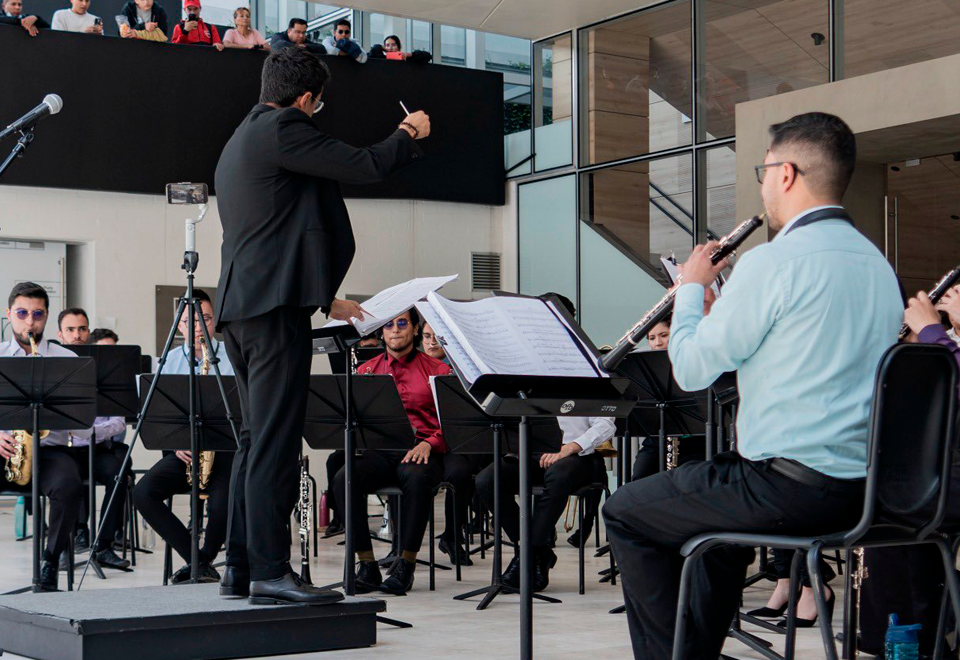 El concierto de la Banda Filarmónica Juvenil a los campesinos