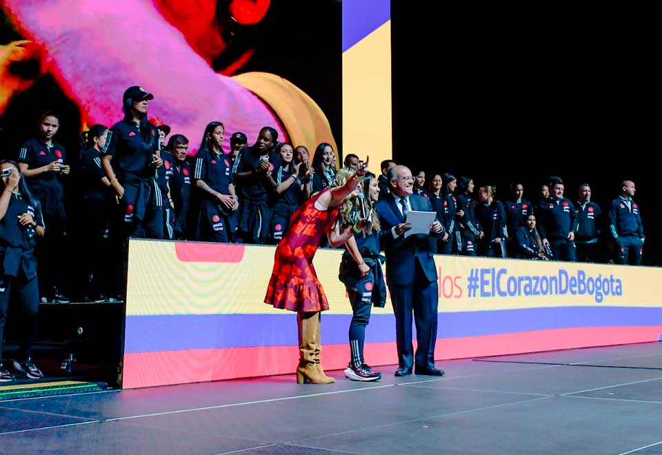 [Video] Así fue el homenaje a las jugadoras de la selección Colombia femenina