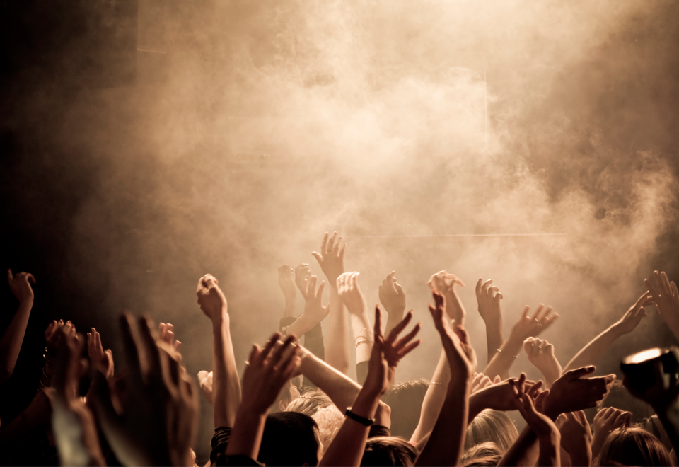 Vea el golpe que se dió el cantante del Grupo Firme