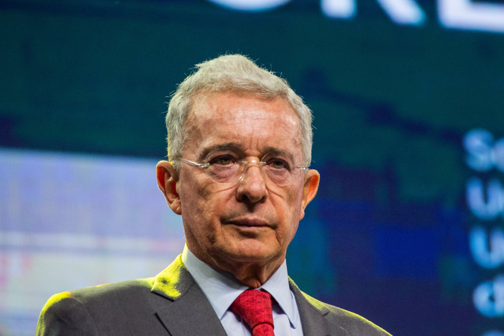Tribunal absuelve a Álvaro Uribe Vélez en segunda instancia