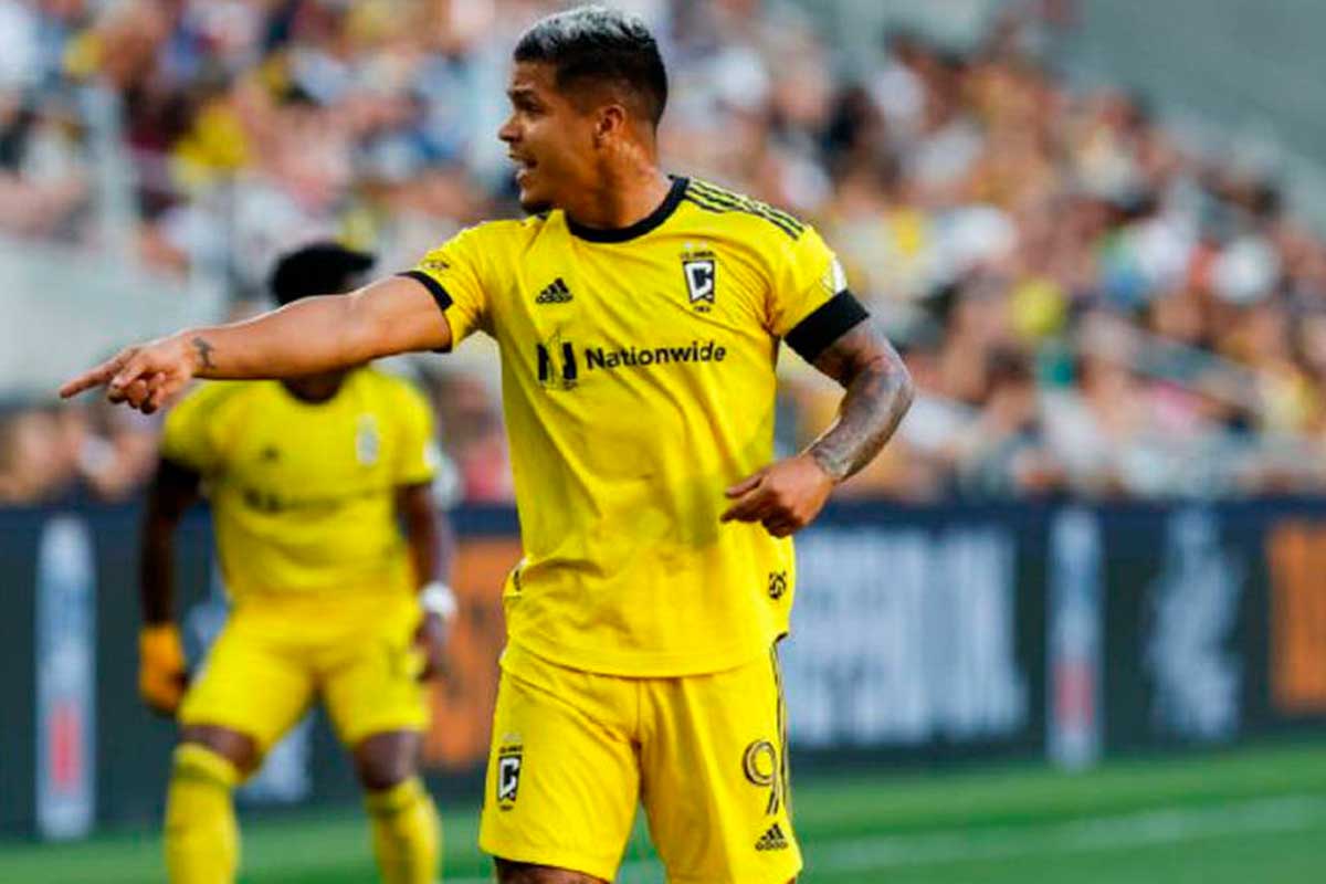 [Video] Colombiano hace historia en una liga de fútbol cada vez más vista