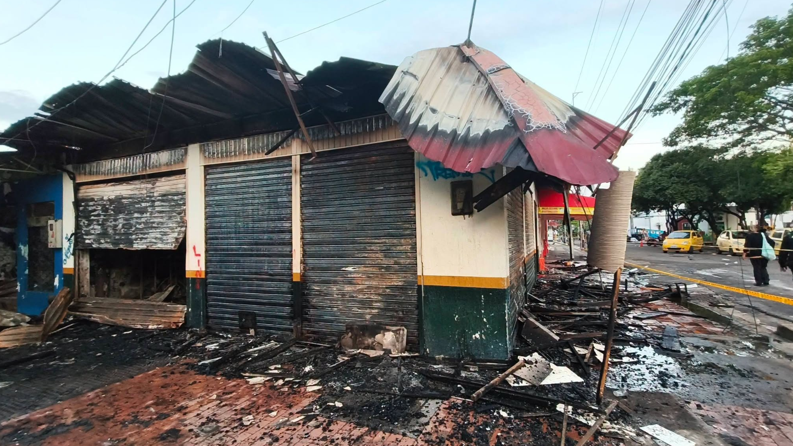 Un incendio consumió seis locales en Melgar