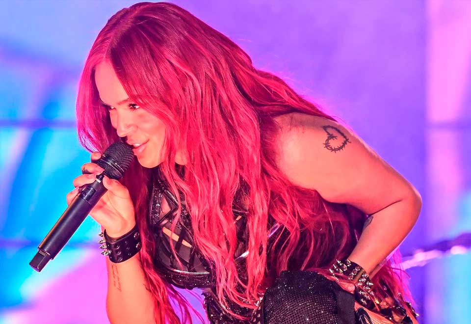 Karol G lloró en pleno concierto