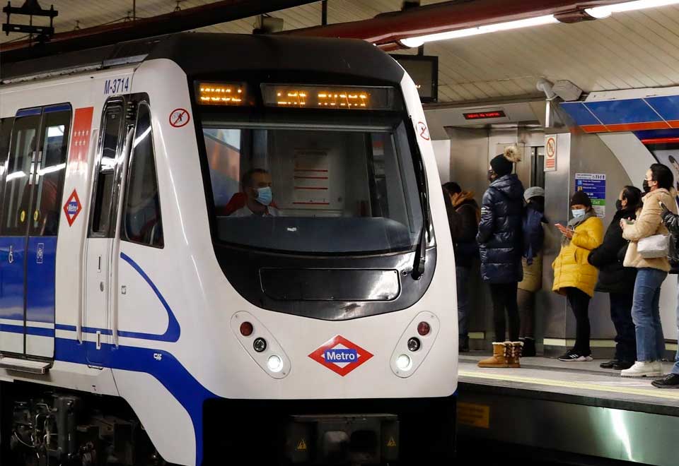 [Video] Lluvia inundó metro de Madrid