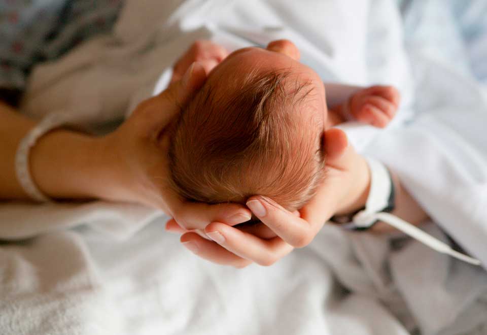 Médicos se niegan a abandonar a niños hospitalizados en Gaza