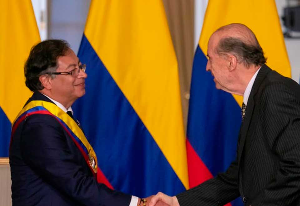 Es el presidente el que nombra y es el presidente el que suspende: Gustavo Petro