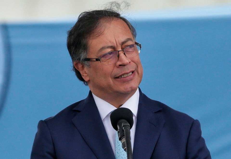 Presidente Petro ordenó despejar vías luego de que le pasaran un papel