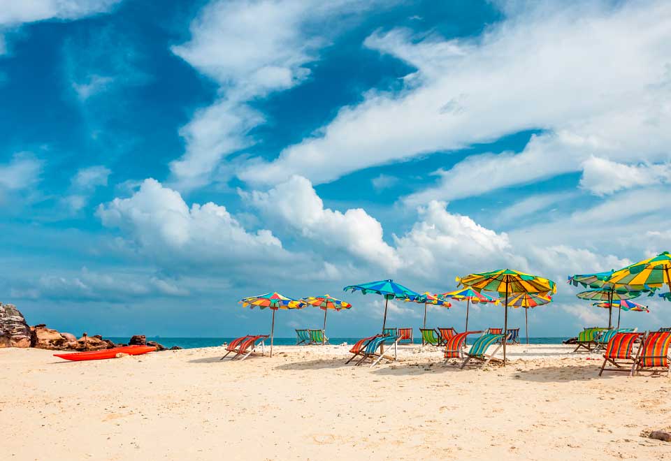 [Video] Ola sorprendió a visitantes en una playa en Brasil