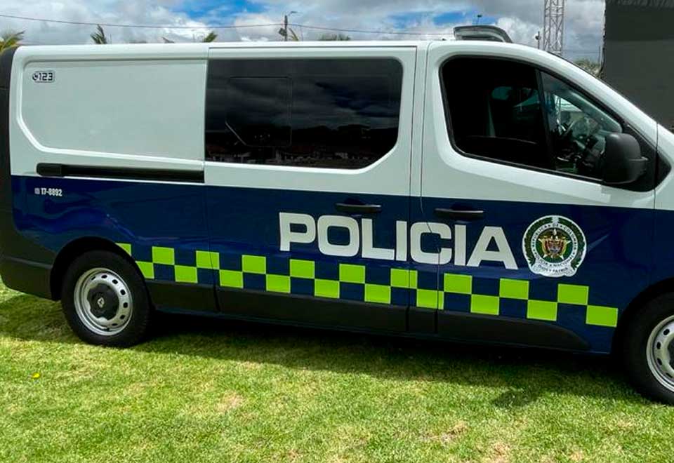 Encapuchados atacan patrulla de la Policía en Bogotá