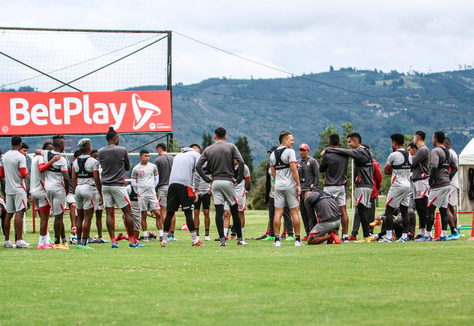 [Video] La particular forma de mostrar el nuevo jugador de Independiente Santa Fe