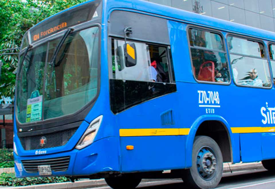 Conductor de SITP no deja bajar a pasajeros que se robaron el pasaje