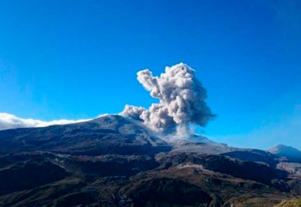¿Por qué está cayendo ceniza en Manizales?
